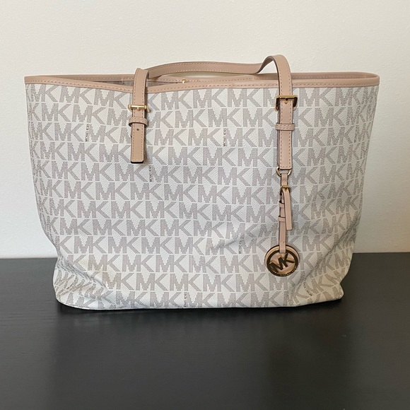 Michael Kors Handbags - Michael Kors Large Jet Set Travel Bag